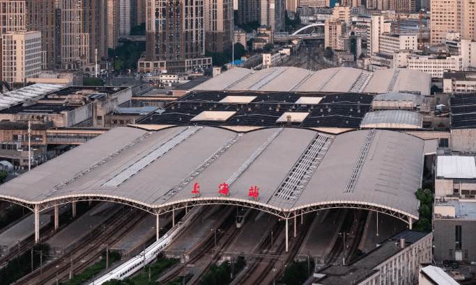 Travel Guide at Shanghai Railway Station