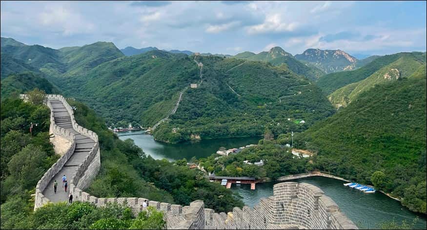 Huanghuacheng Lakeside Wall Entry
